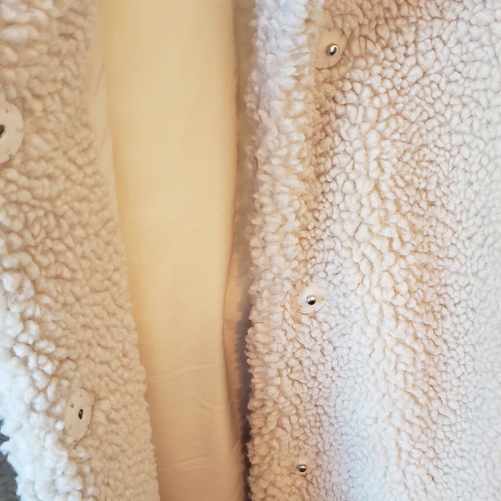 H&M Teddy Coat - Picture 3 of 4